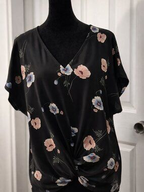 West Kei Black Floral Twist Front Blouse Size Medium | Flowy V-Neck Top